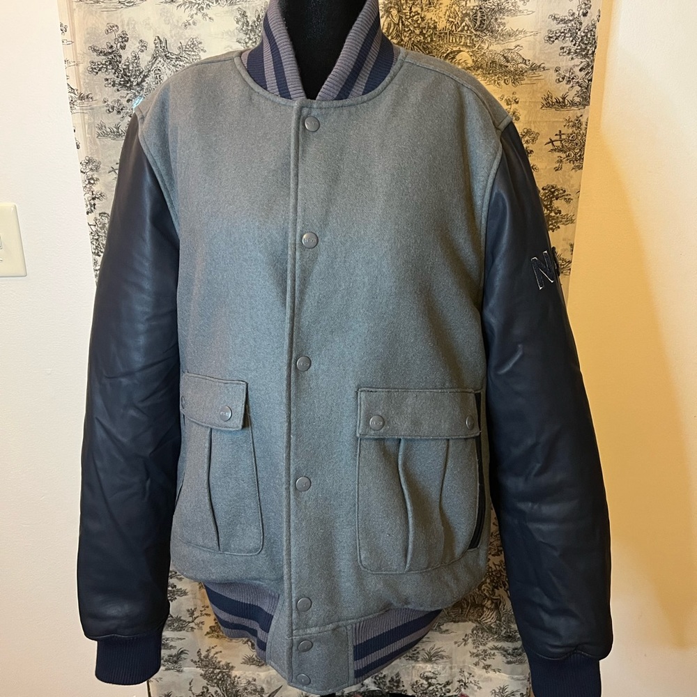 NIKE Mens WOOL/LEATHER BOMBER JACKET Gray/Blue Wool and Navy Blue Sleeves Sz LG - Picture 1 of 9